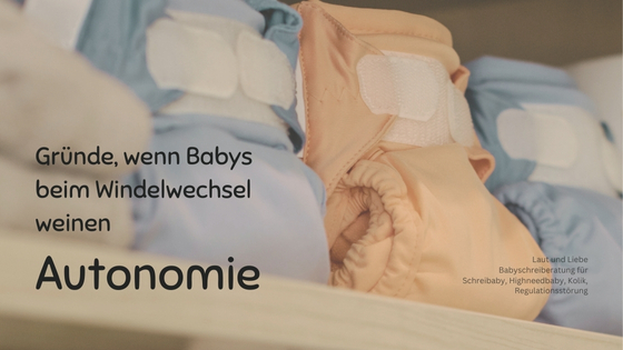 Autonomie als Grund, weshalb ein Baby beim Wickelns schreit. Laut und Liebe Babyschreiberatung für Schreibabys und Highneedbabys.